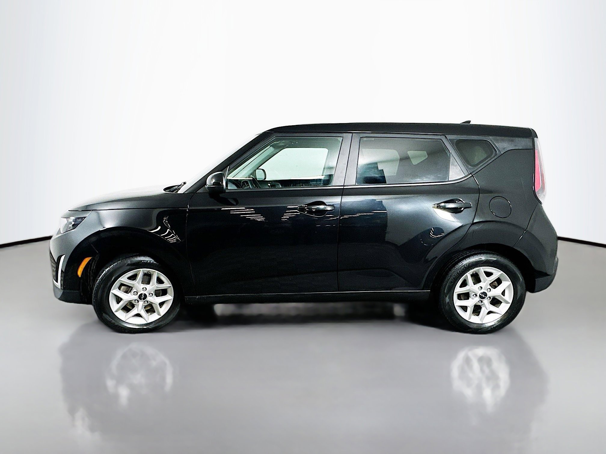 Certified 2023 Kia Soul LX w/ LX Technology Package image 4