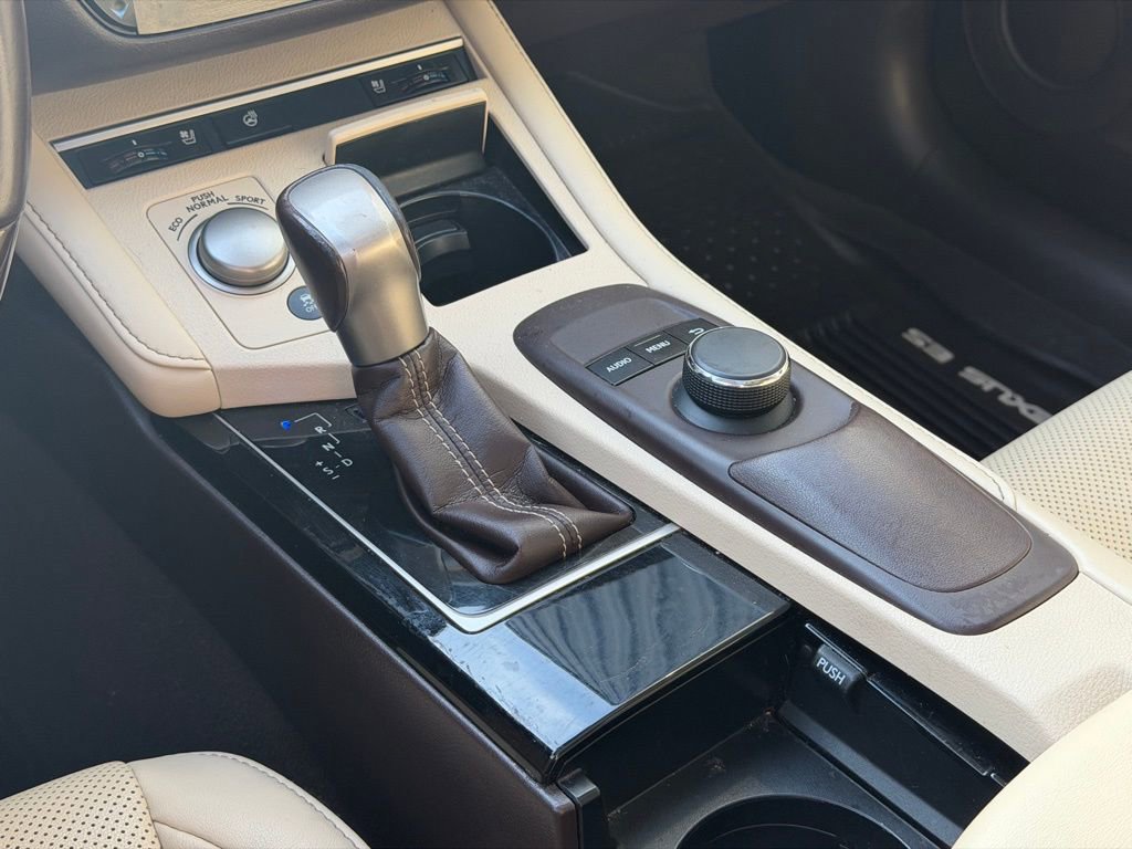 Used 2017 Lexus ES 350 w/ Premium Package image 16