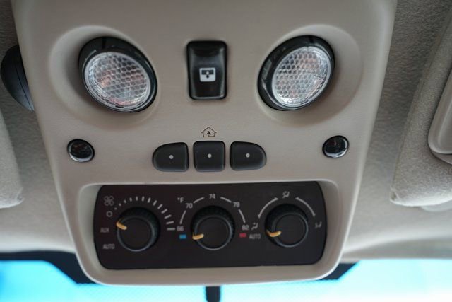Used 2005 GMC Yukon XL 2500 SLT w/ SLT Preferred Equipment Group image 28