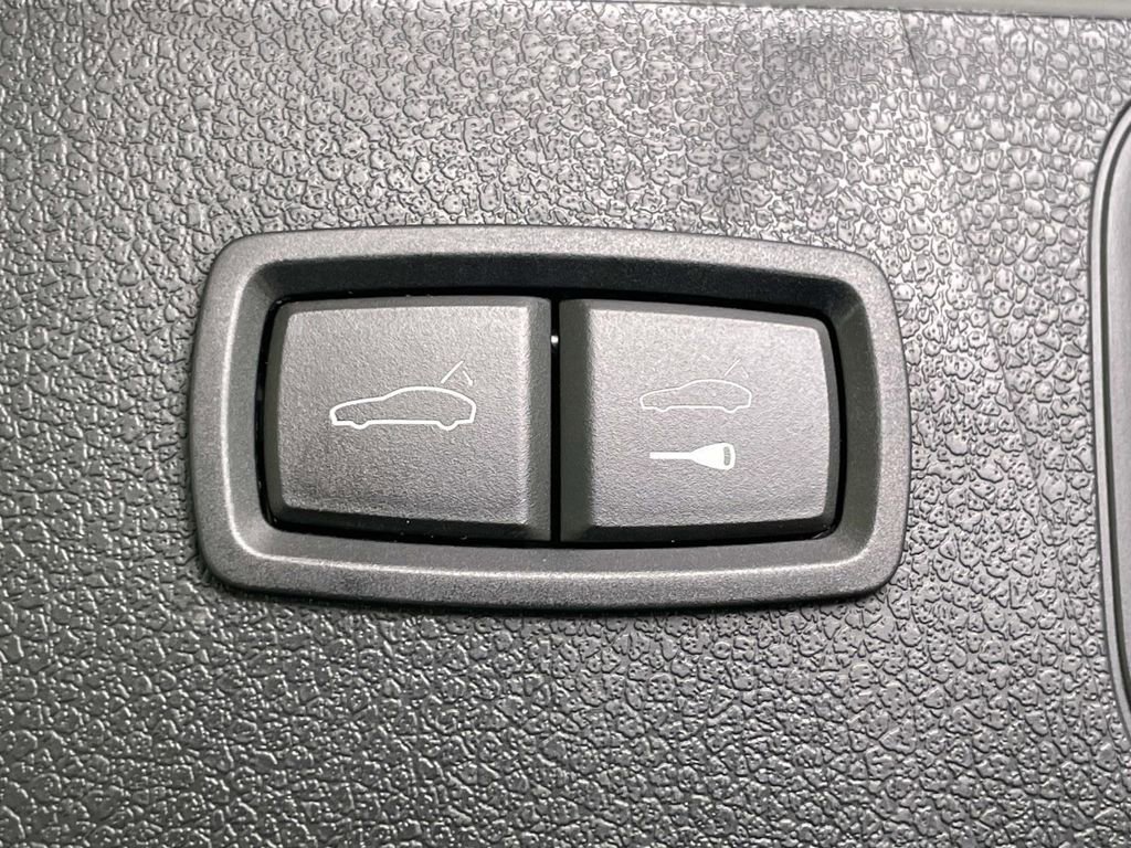 Certified 2023 Porsche Macan AWD/4WD image 21