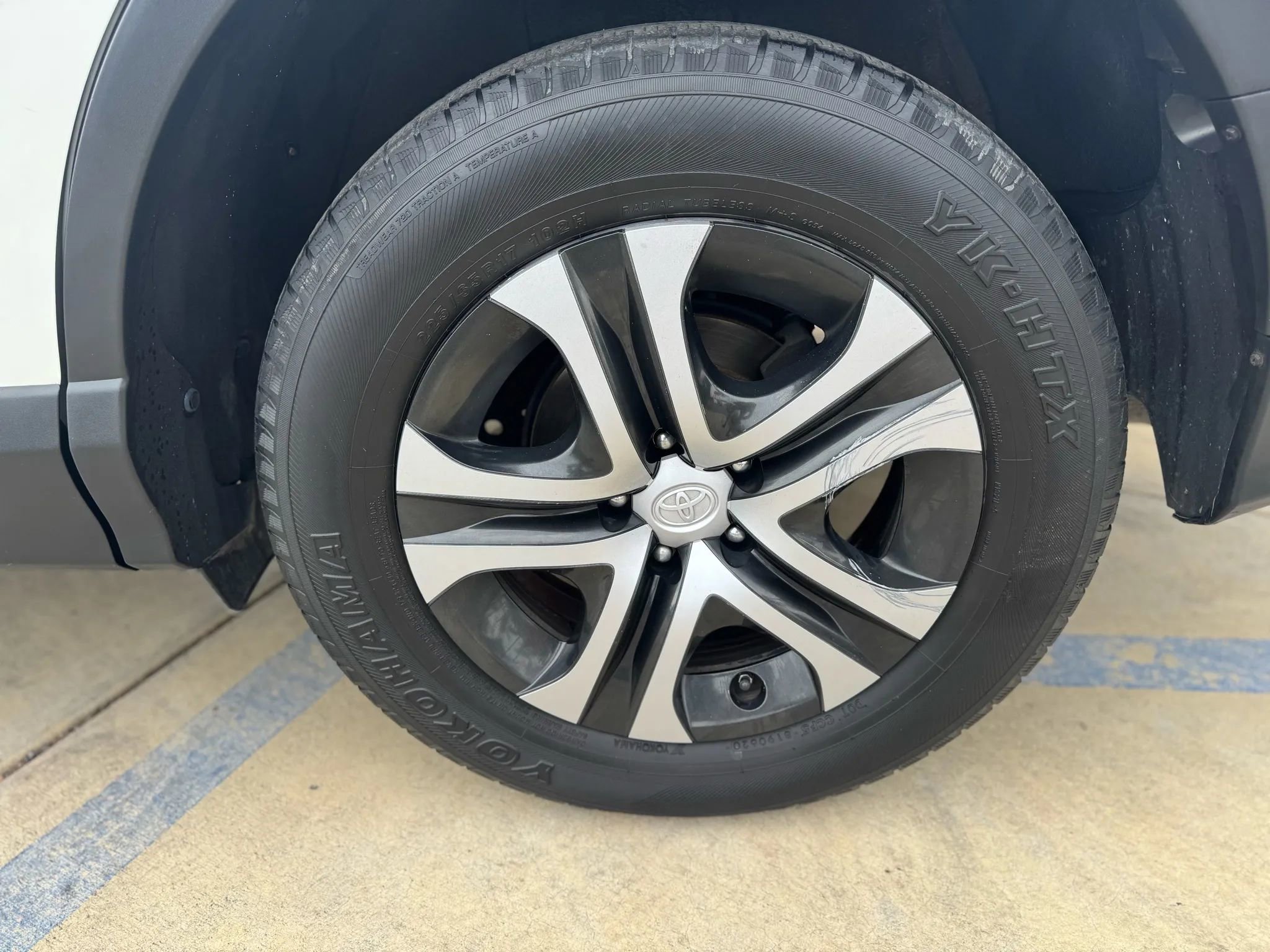 Used 2017 Toyota RAV4 LE w/ Carpet Mat Package image 21