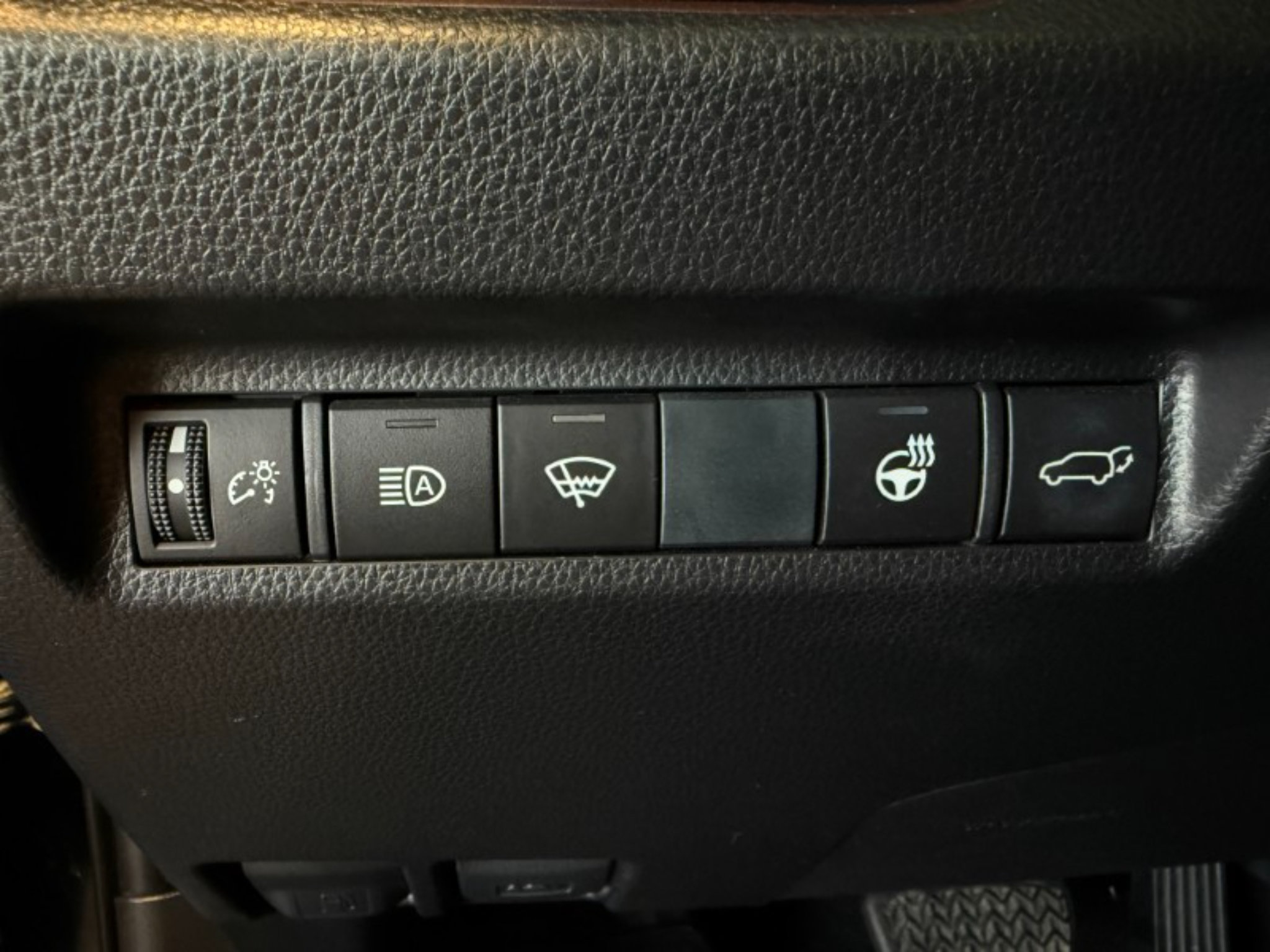 Used 2019 Toyota RAV4 Limited w/ Cold Weather Package AWD/4WD image 38