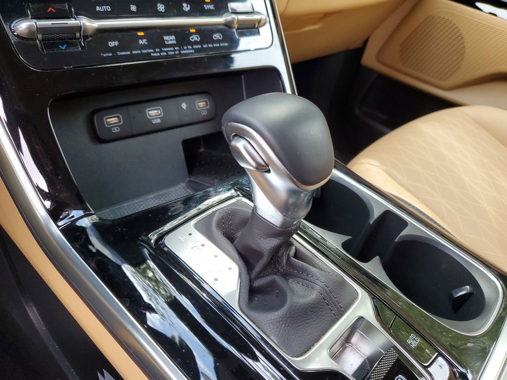 Used 2022 Kia Carnival EX FWD image 29