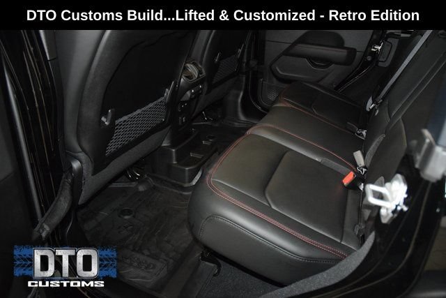 Used 2025 Jeep Wrangler Unlimited Rubicon w/ Convenience Group AWD/4WD image 46