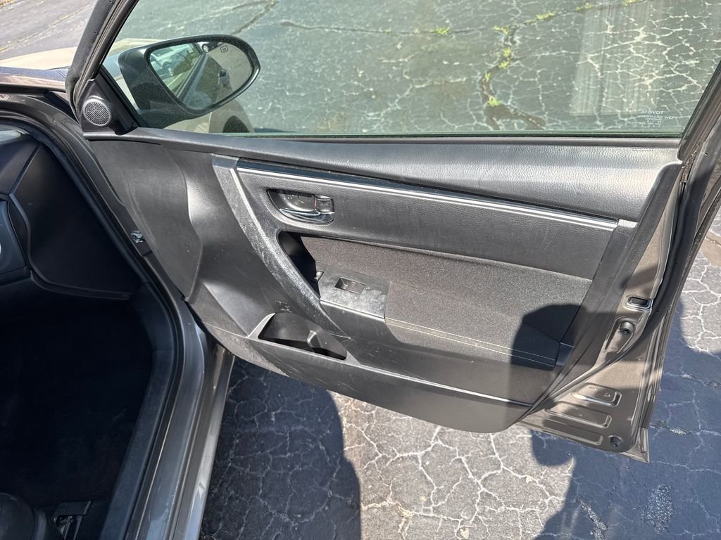 Used 2019 Toyota Corolla LE FWD image 35