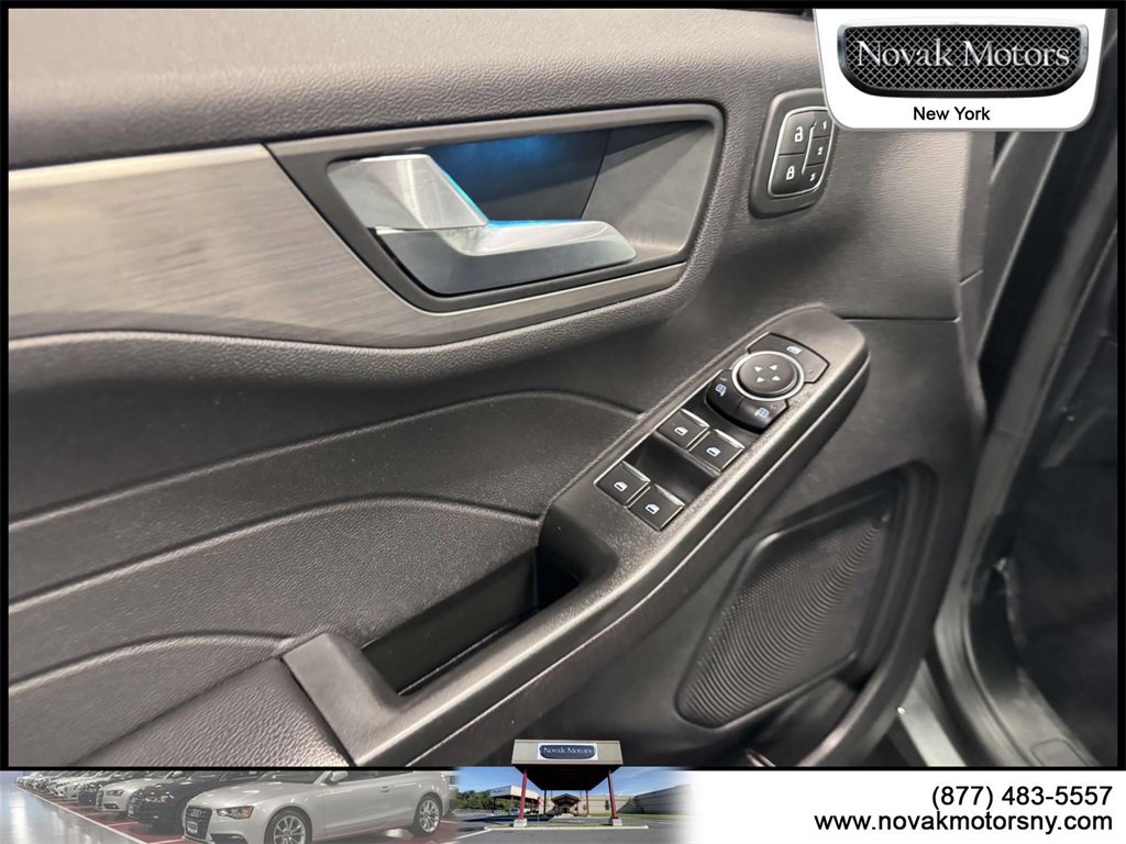 Used 2022 Ford Escape Titanium image 13