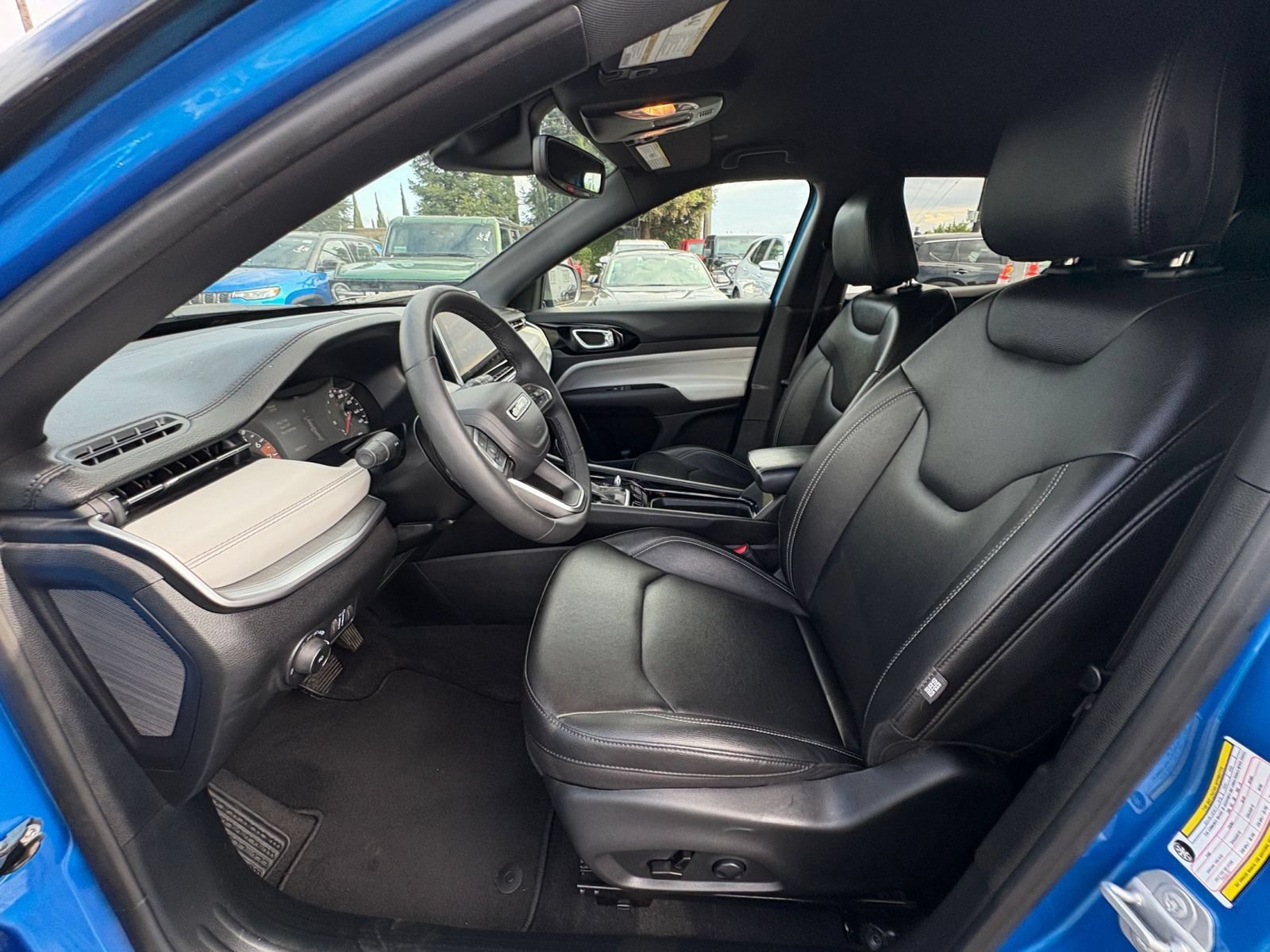 Used 2025 Jeep Compass Limited AWD/4WD image 28