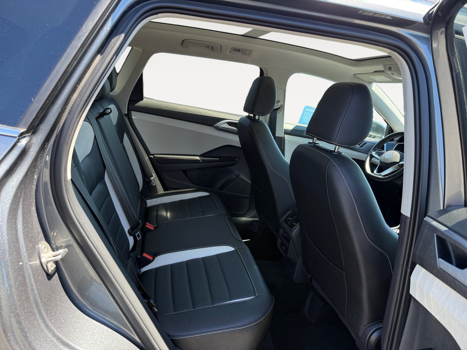 Certified 2025 Volkswagen Taos SEL AWD/4WD image 18