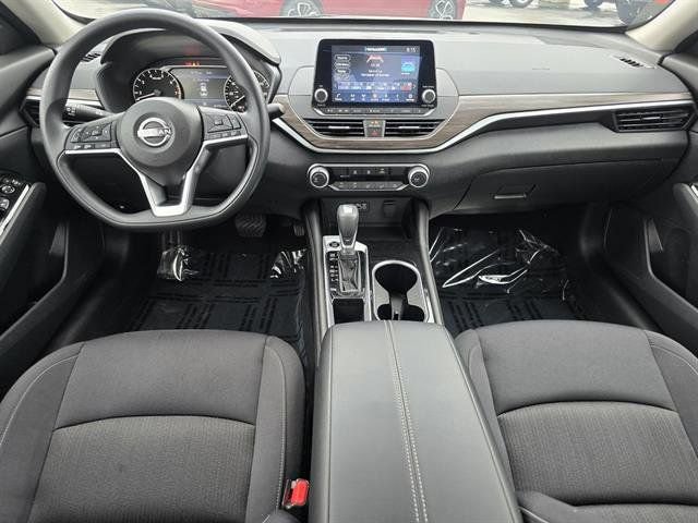 Used 2023 Nissan Altima 2.5 SV FWD image 8