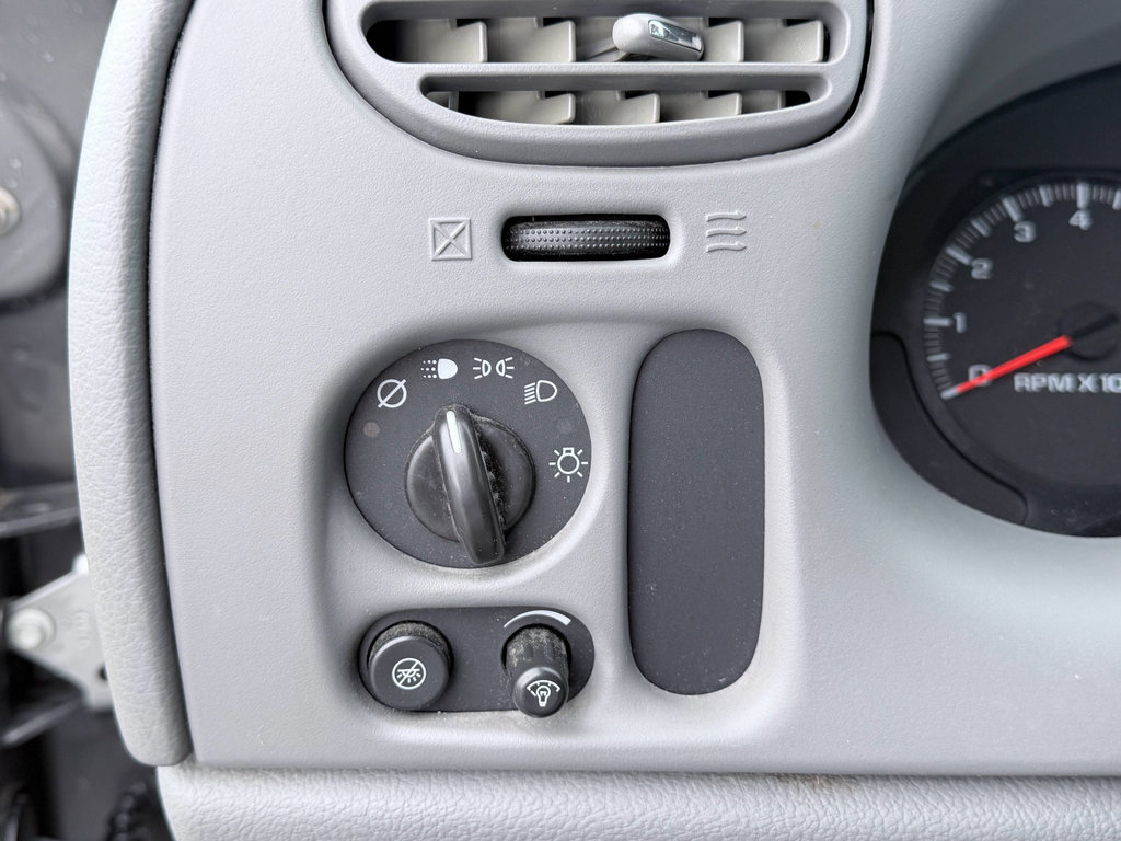 Used 2008 Chevrolet TrailBlazer 2WD w/ Smoker's Package image 11