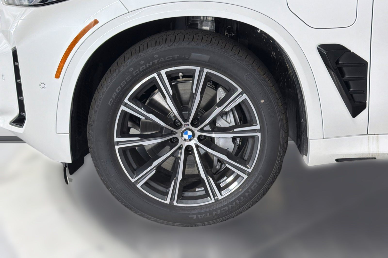 New 2026 BMW X5 xDrive50e w/ M Sport Package AWD/4WD image 13