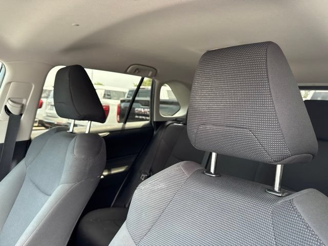 Used 2020 Toyota RAV4 LE FWD image 6
