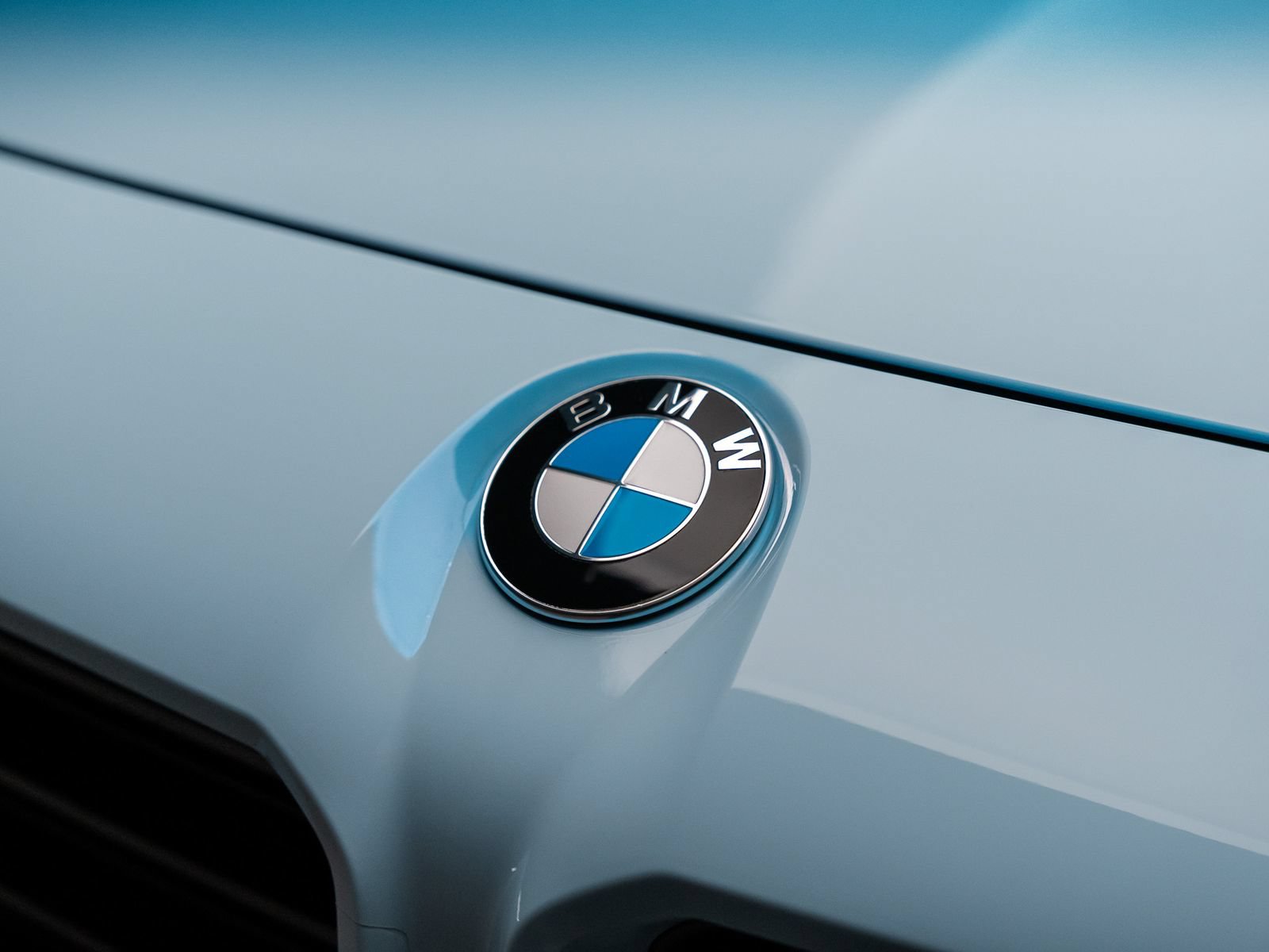Used 2025 BMW M2 w/ Lighting Package RWD image 19