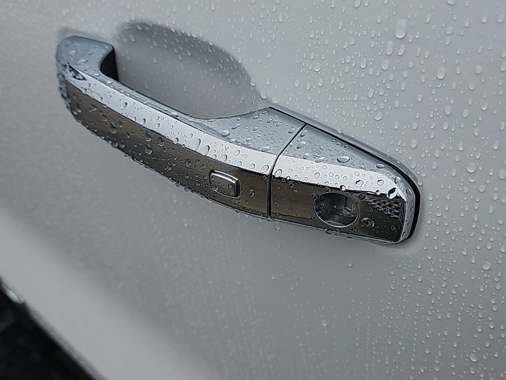 Certified 2025 GMC Canyon Denali image 9