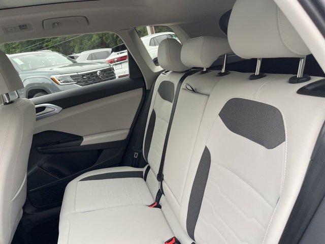 New 2025 Volkswagen Taos SE image 14