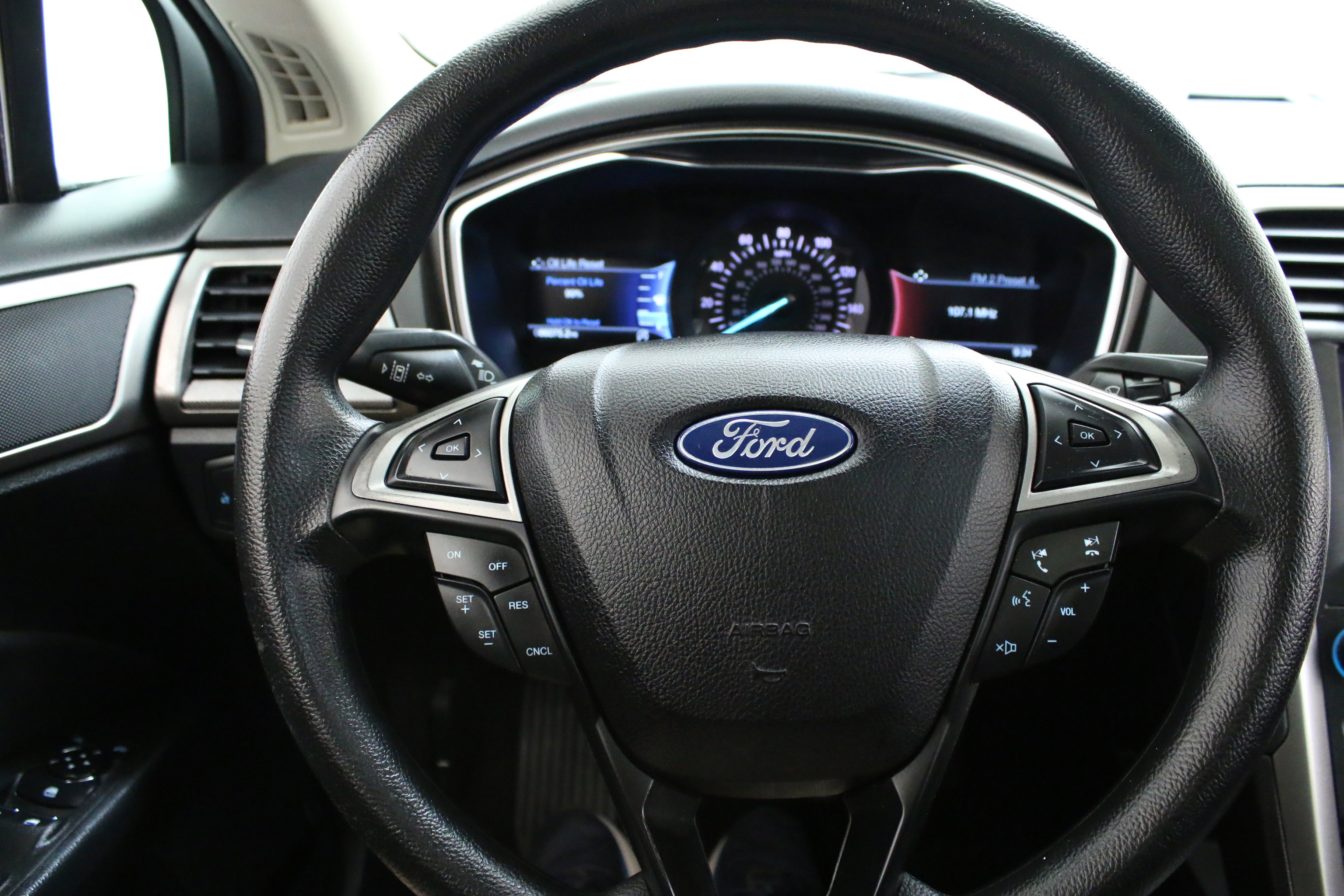 Used 2020 Ford Fusion SE image 13