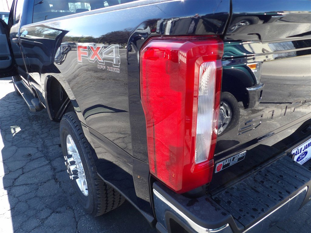New 2025 Ford F350 XLT w/ FX4 Off-Road Package image 35