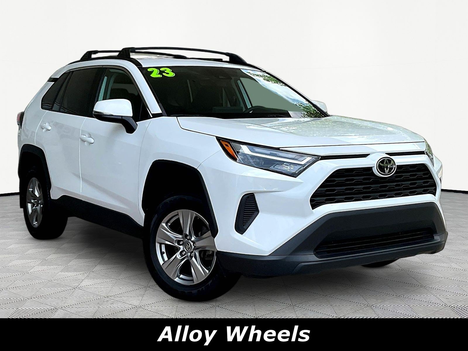 Used 2023 Toyota RAV4 XLE AWD/4WD image 3