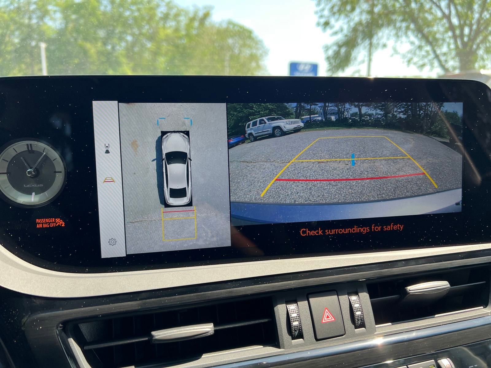 Used 2025 Lexus ES 300h w/ Technology Package image 17