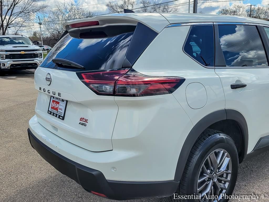 Used 2024 Nissan Rogue S image 7