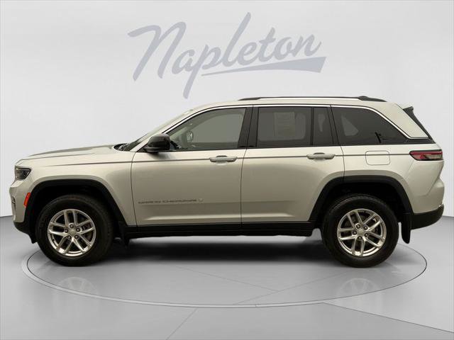 Certified 2023 Jeep Grand Cherokee Laredo AWD/4WD image 4