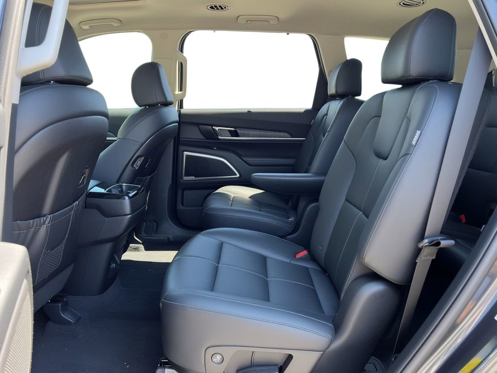 Used 2024 Kia Telluride EX w/ EX Captain's Chair Package FWD image 7