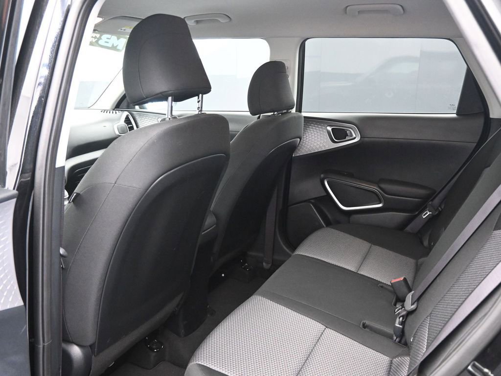 Used 2025 Kia Soul LX w/ LX Technology Package image 19