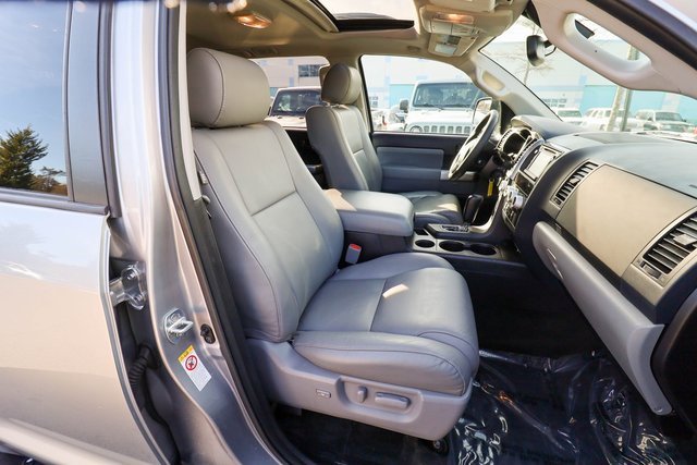 Used 2018 Toyota Sequoia SR5 image 38