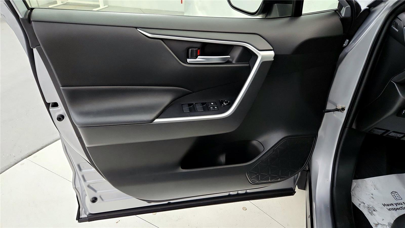 Used 2020 Toyota RAV4 XLE w/ Convenience Package image 21