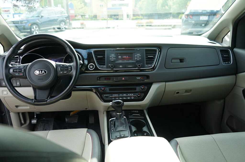 Used 2015 Kia Sedona EX FWD image 21