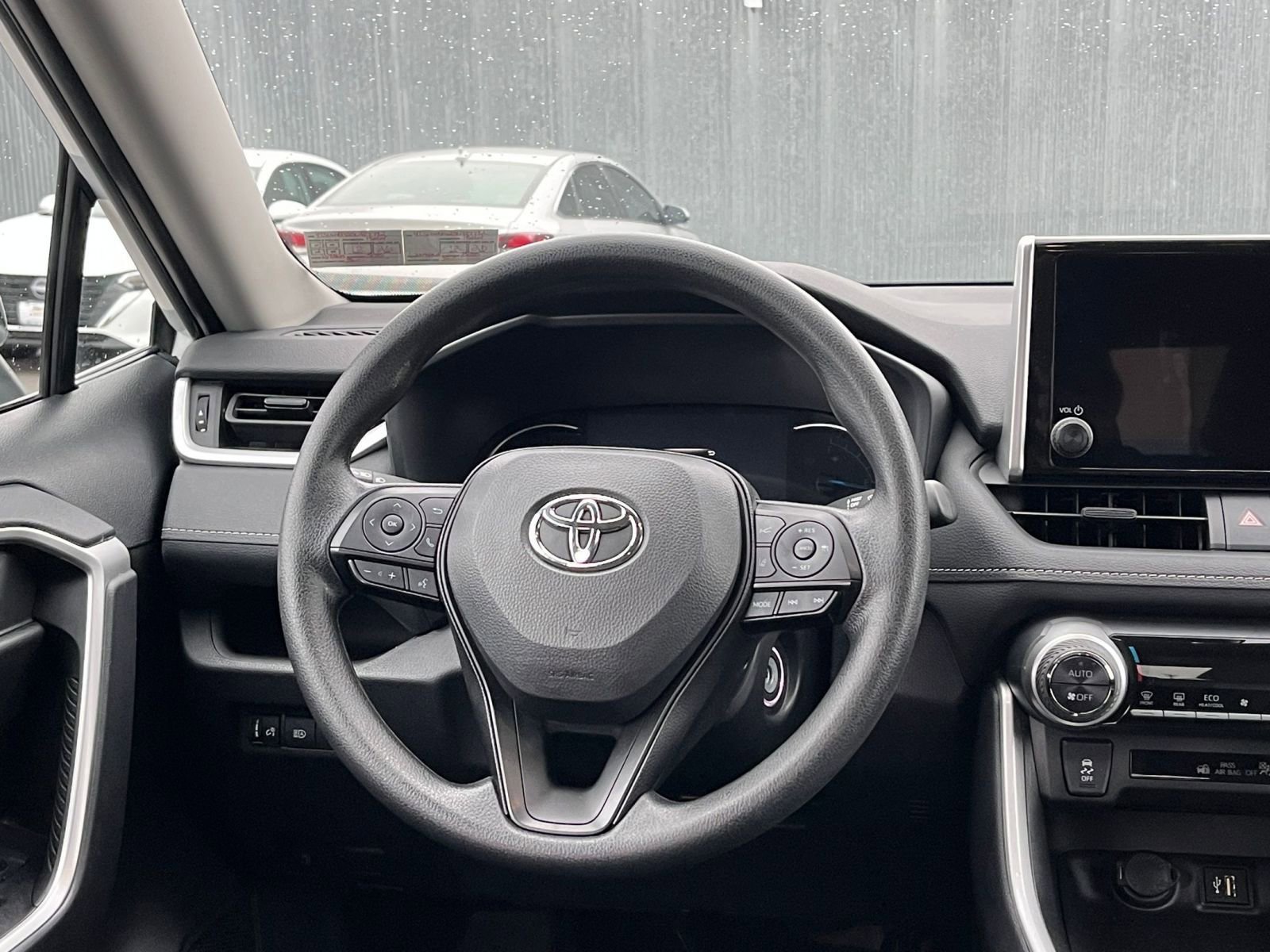 Used 2025 Toyota RAV4 LE image 27