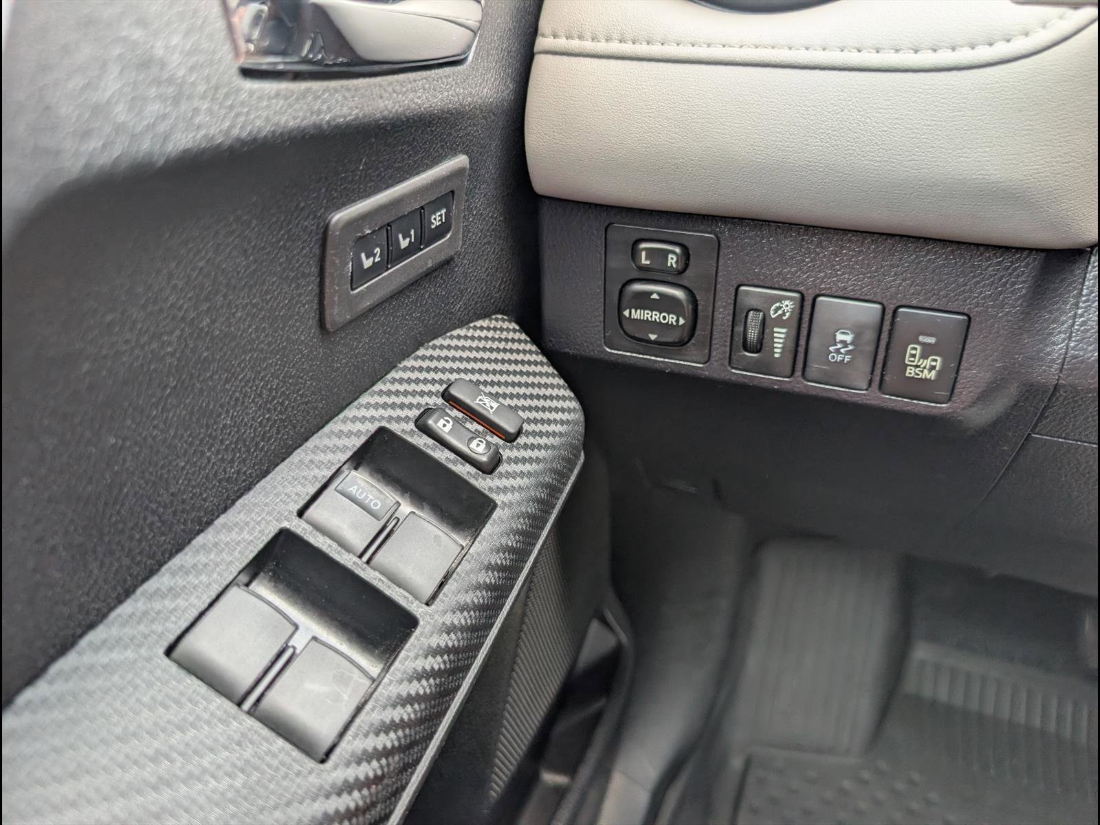 Used 2015 Toyota RAV4 Limited w/ Technology Package AWD/4WD image 16