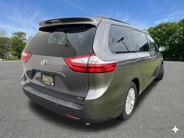 Used 2017 Toyota Sienna XLE FWD image 8