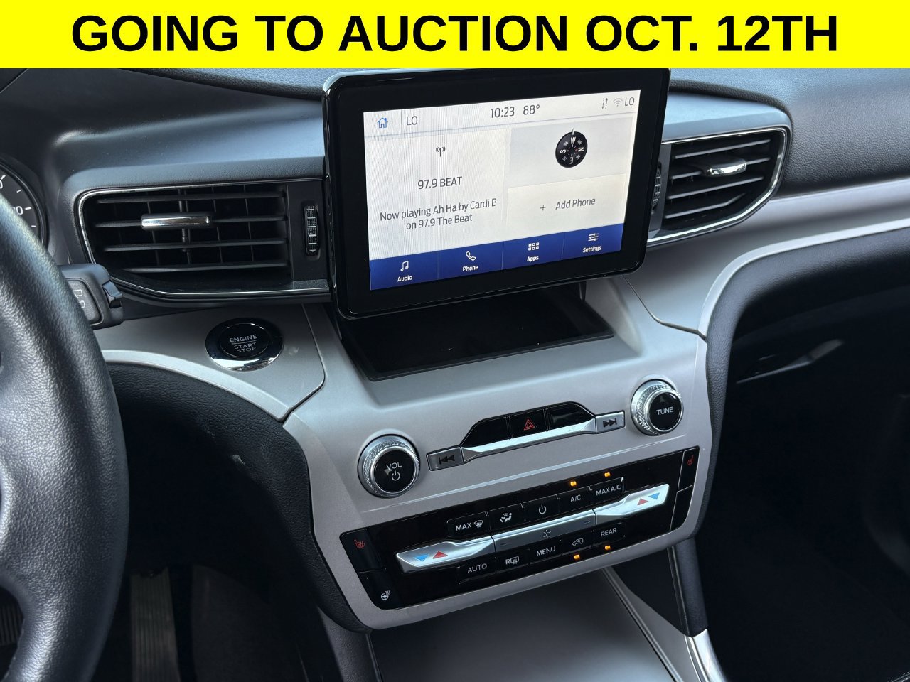 Used 2024 Ford Explorer XLT w/ Equipment Group 202A AWD/4WD image 18