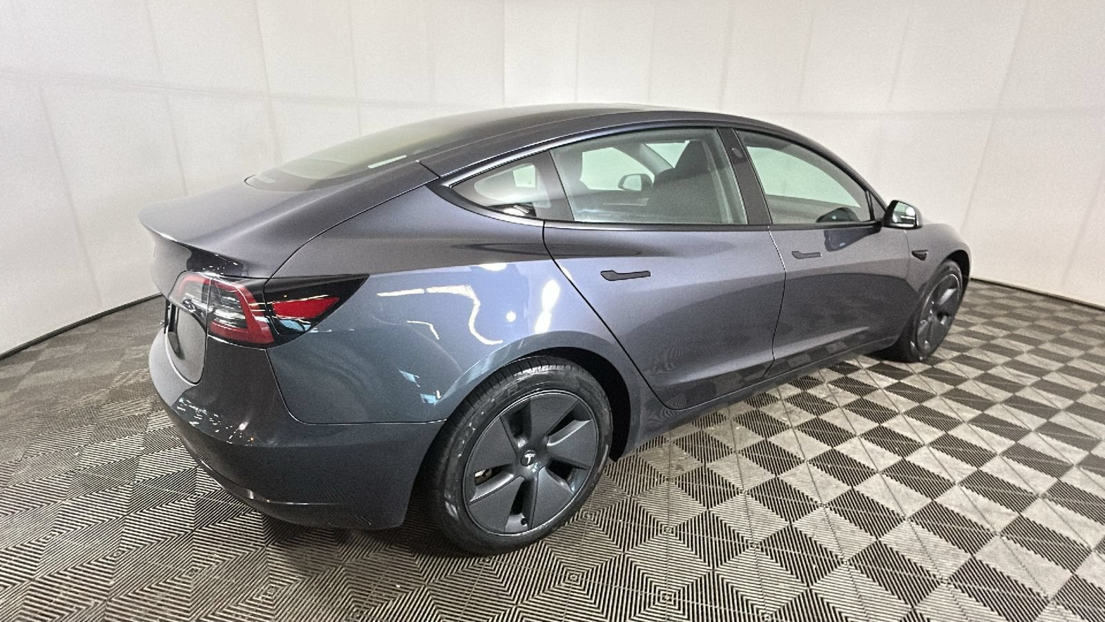 Used 2023 Tesla Model 3 Standard Range RWD image 2
