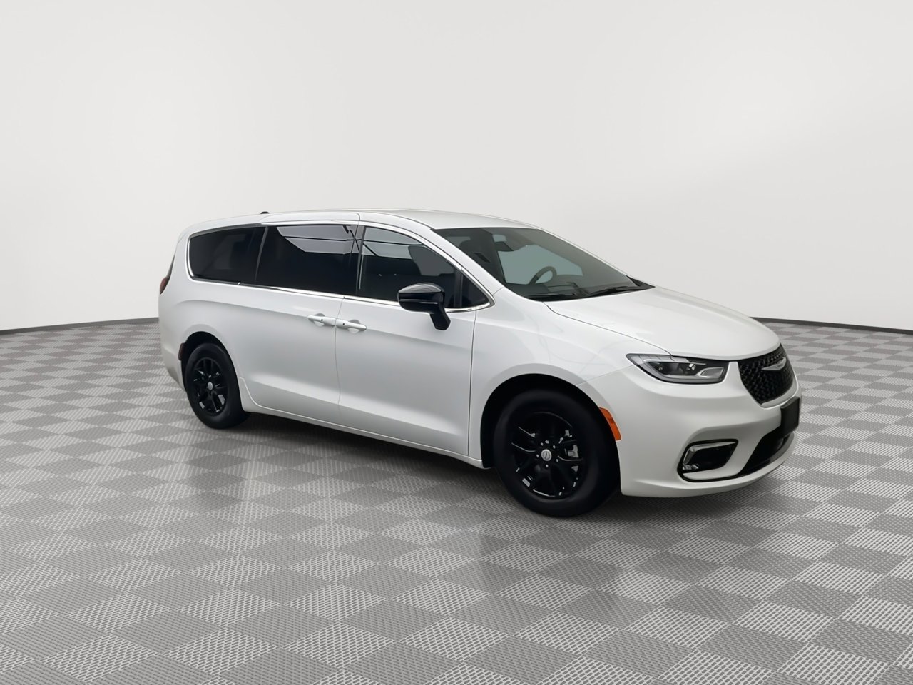 Used 2025 Chrysler Pacifica Select image 39