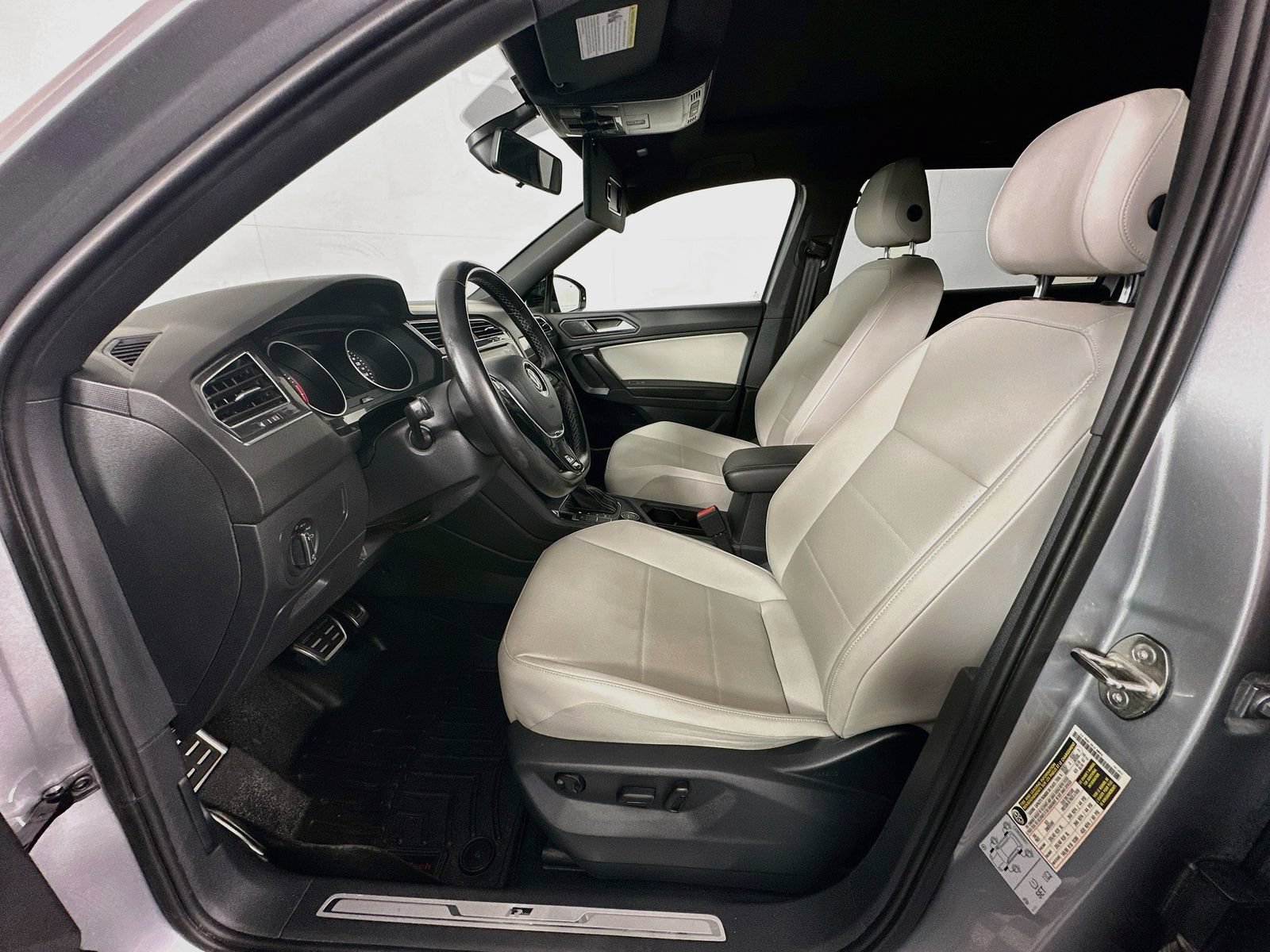 Used 2021 Volkswagen Tiguan SE R-Line AWD/4WD image 22