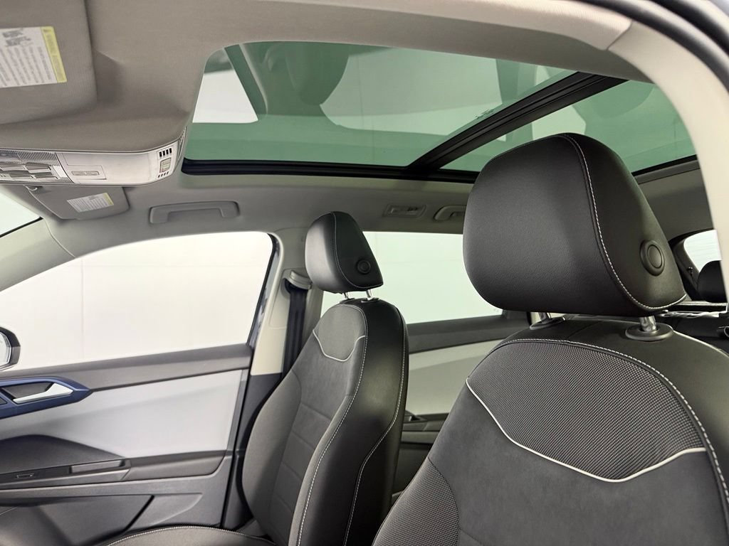 Used 2023 Volkswagen Taos SE w/ Panoramic Sunroof Package FWD image 25