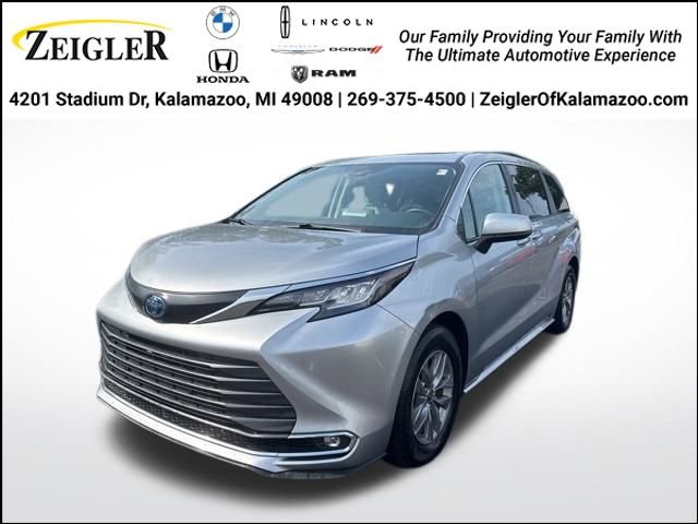 Used 2022 Toyota Sienna XLE