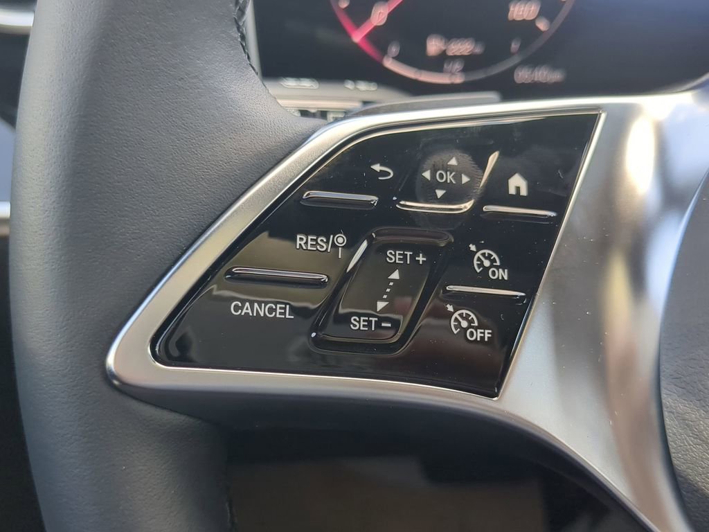 Used 2025 Mercedes-Benz GLC 300 image 12