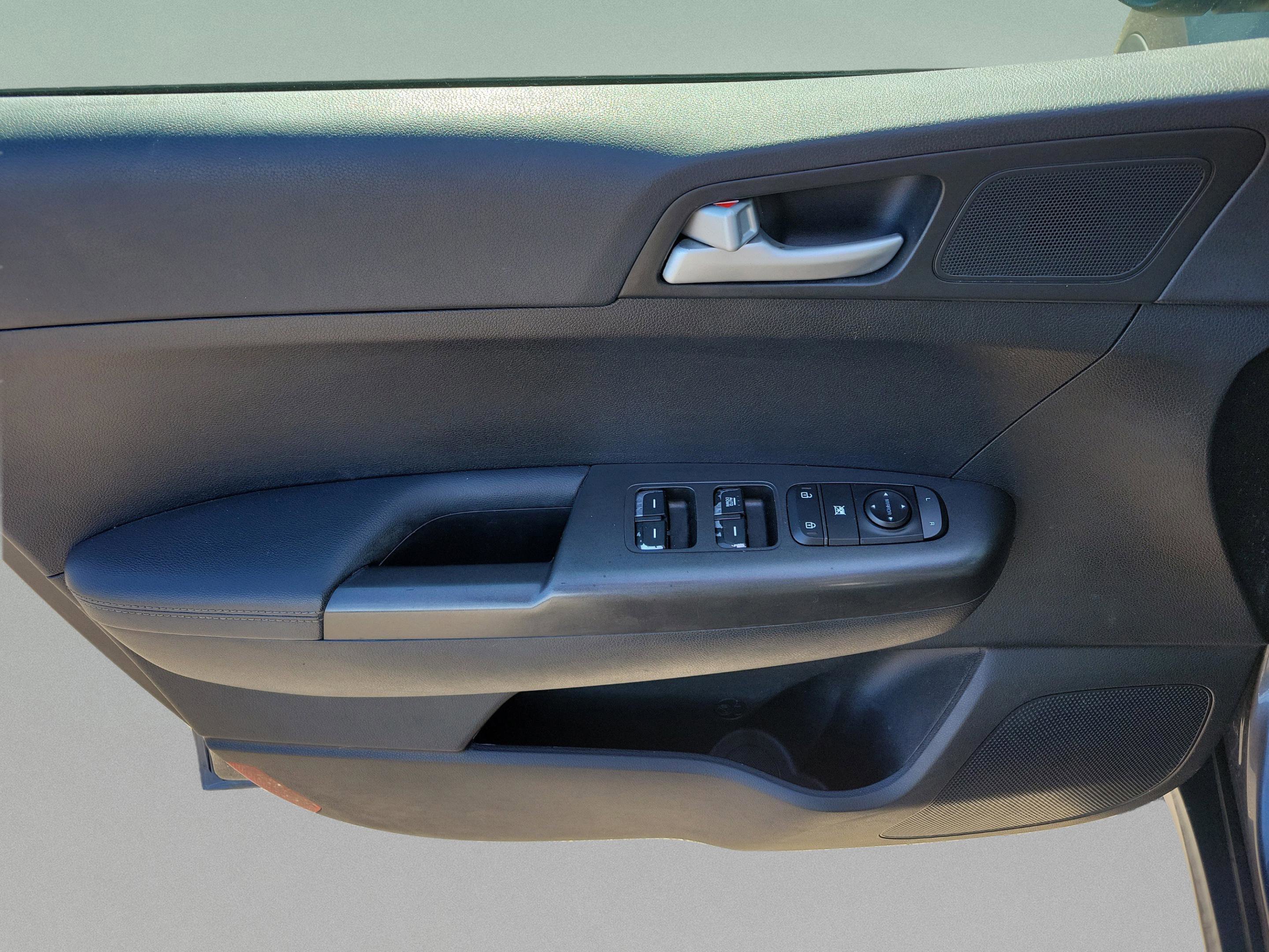 Used 2017 Kia Sportage LX w/ LX Popular Package image 17