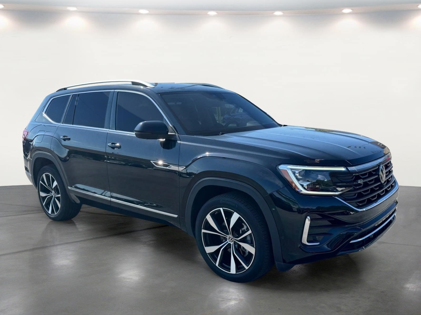 Used 2024 Volkswagen Atlas SEL Premium R-Line AWD/4WD image 2