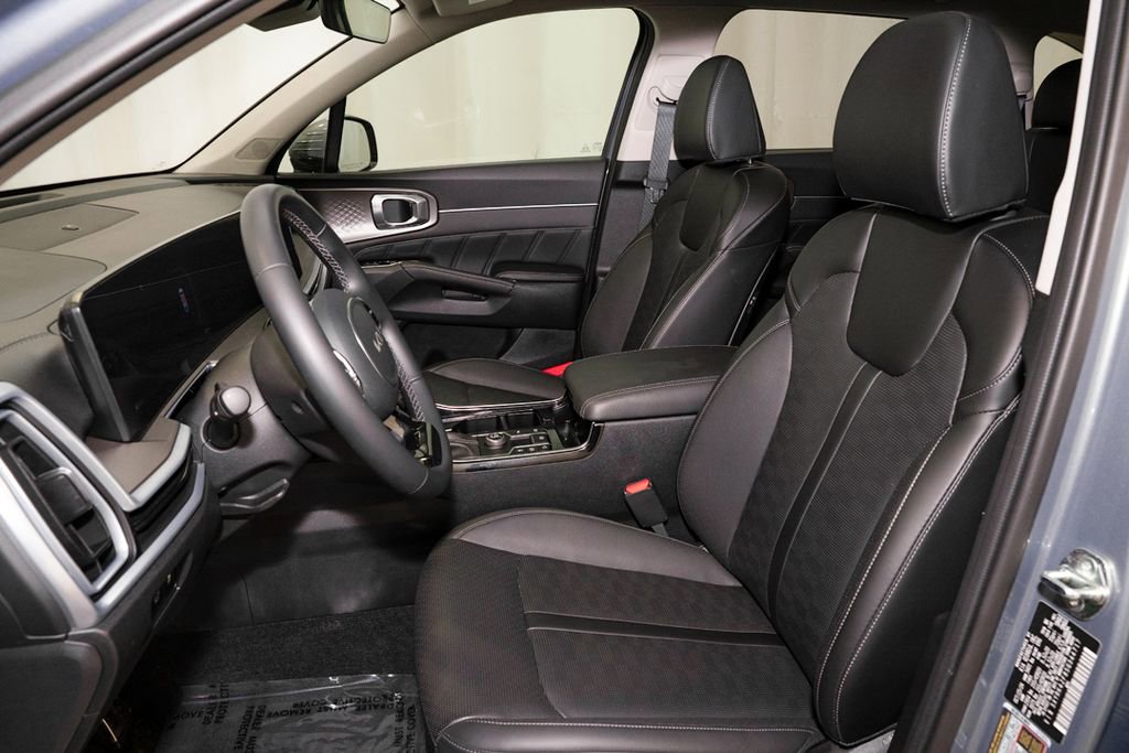 Used 2025 Kia Sorento SX image 13