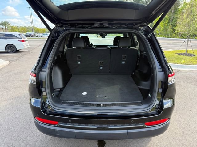 Used 2025 Jeep Grand Cherokee Altitude image 5