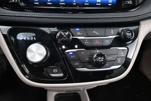 Used 2024 Chrysler Pacifica Limited FWD image 26