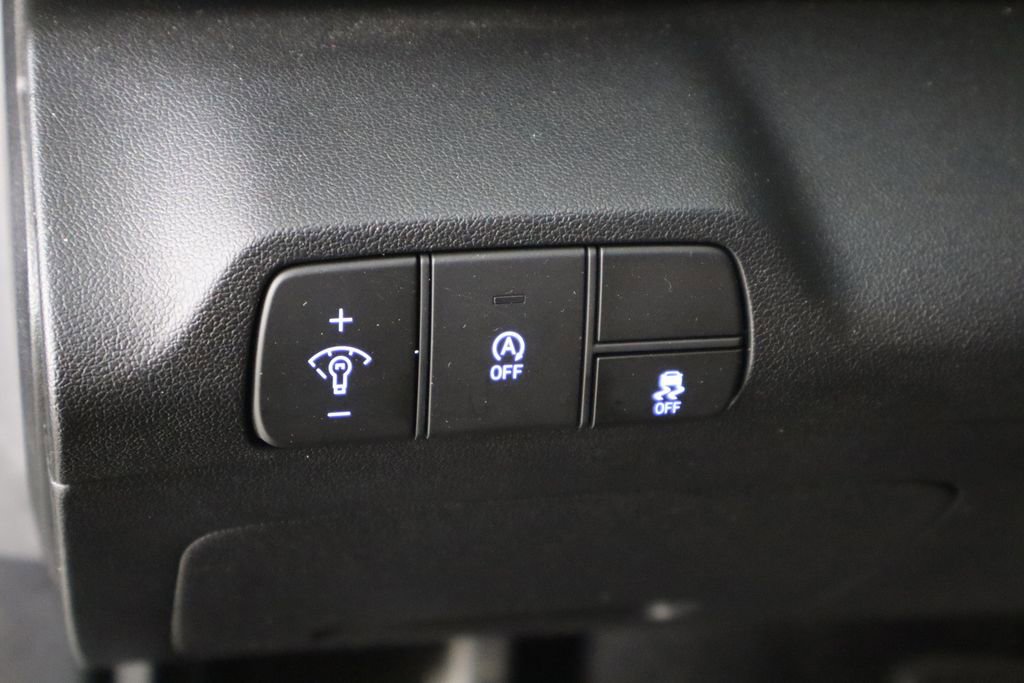 Used 2025 Hyundai Elantra SE FWD image 22