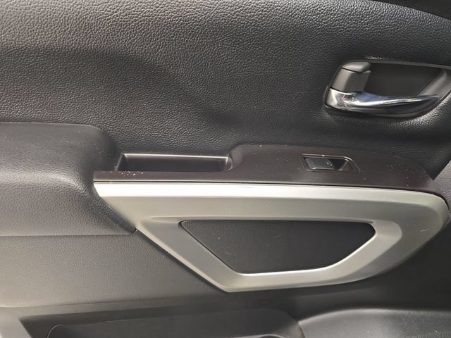 Used 2019 Nissan Titan SV AWD/4WD image 18