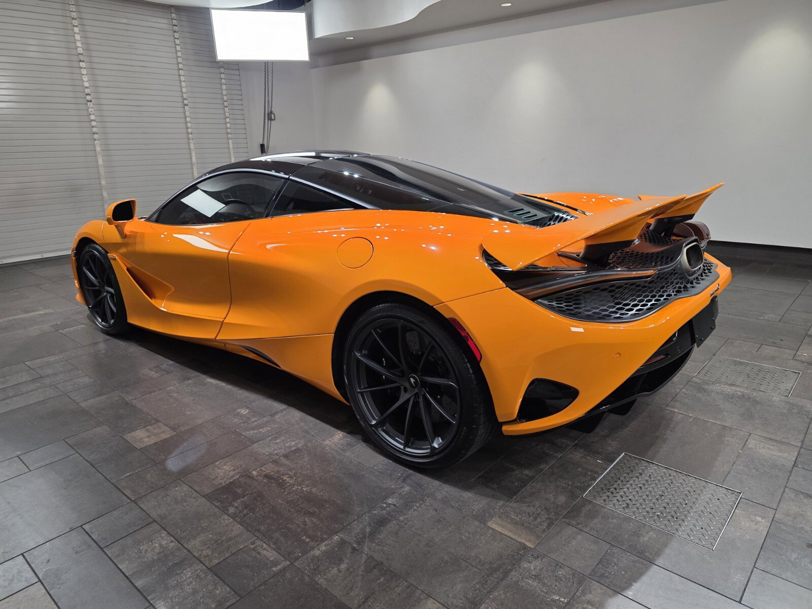 Used 2024 McLaren 750S image 4