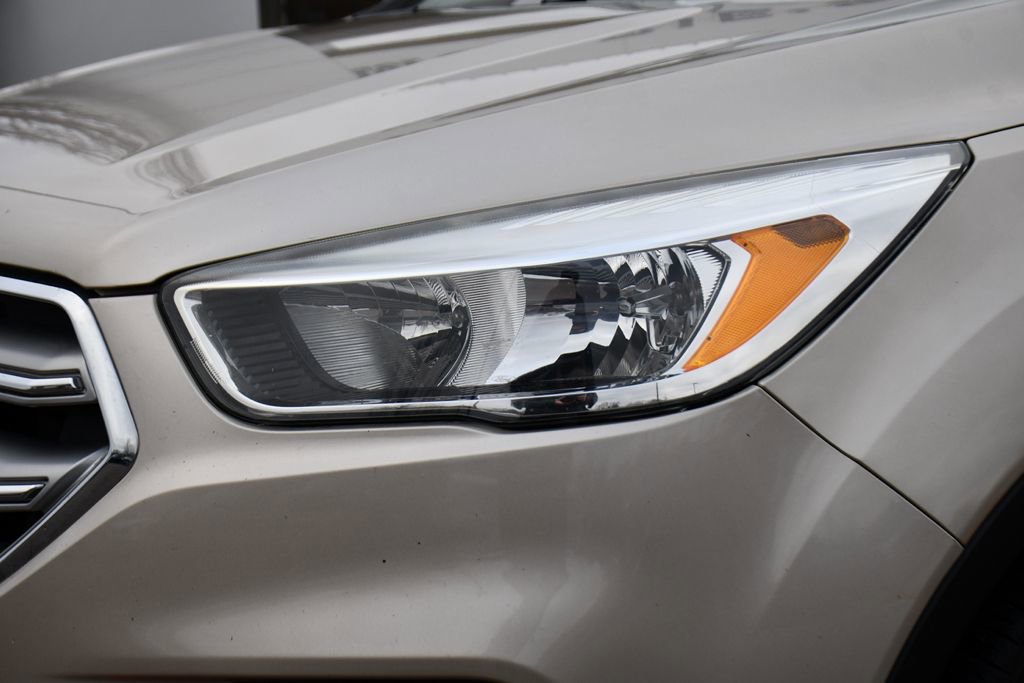 Used 2017 Ford Escape SE FWD image 35