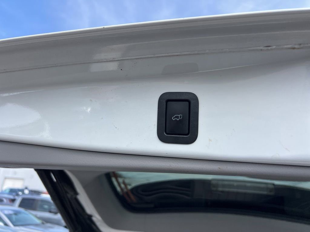 Used 2017 Toyota Highlander LE AWD/4WD image 23